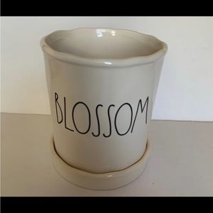 Rae Dunn Blossom pot